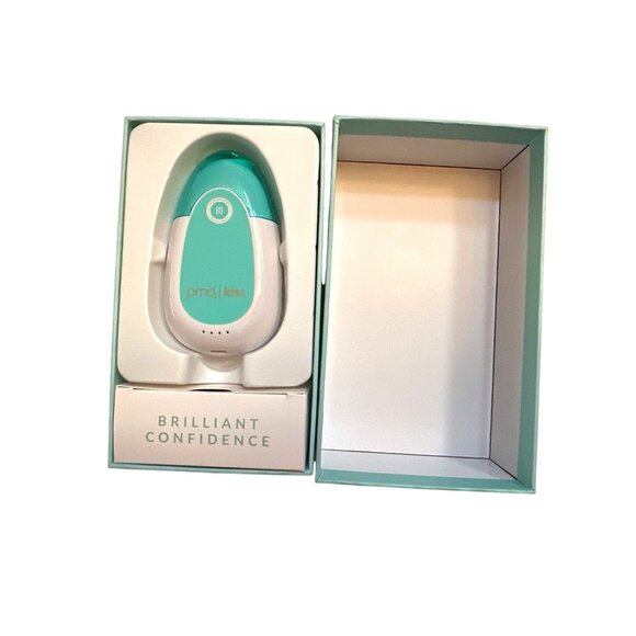 PMD Kiss Lip Plumping System With Smart Serum & Masks For Fuller Lips - Picture 6 of 6